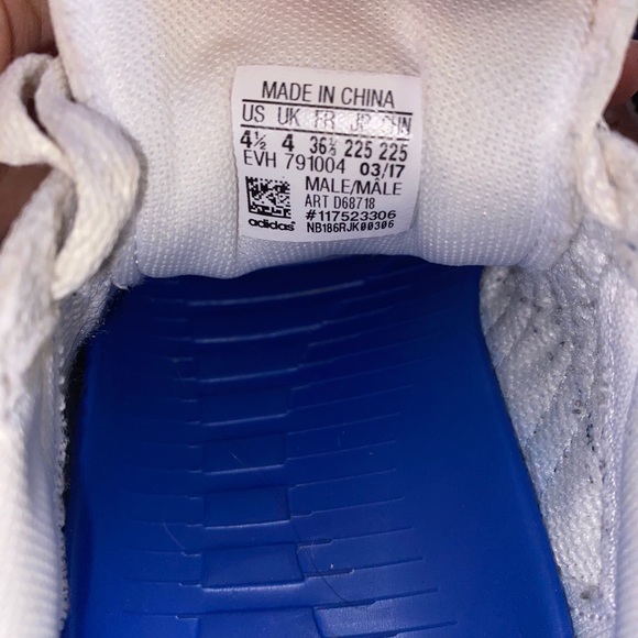 Adidas 3 stripe shoes - Picture 3 of 3